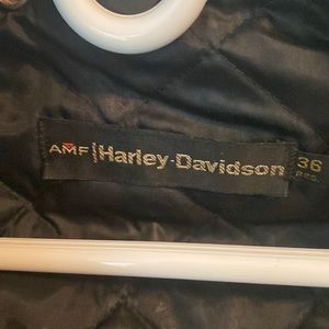 Womens Leather Harley Davidson moto jacket vintage. Very heavy.  Quilted liner.